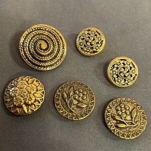 Lot of 5 vintage gold tone metal buttons